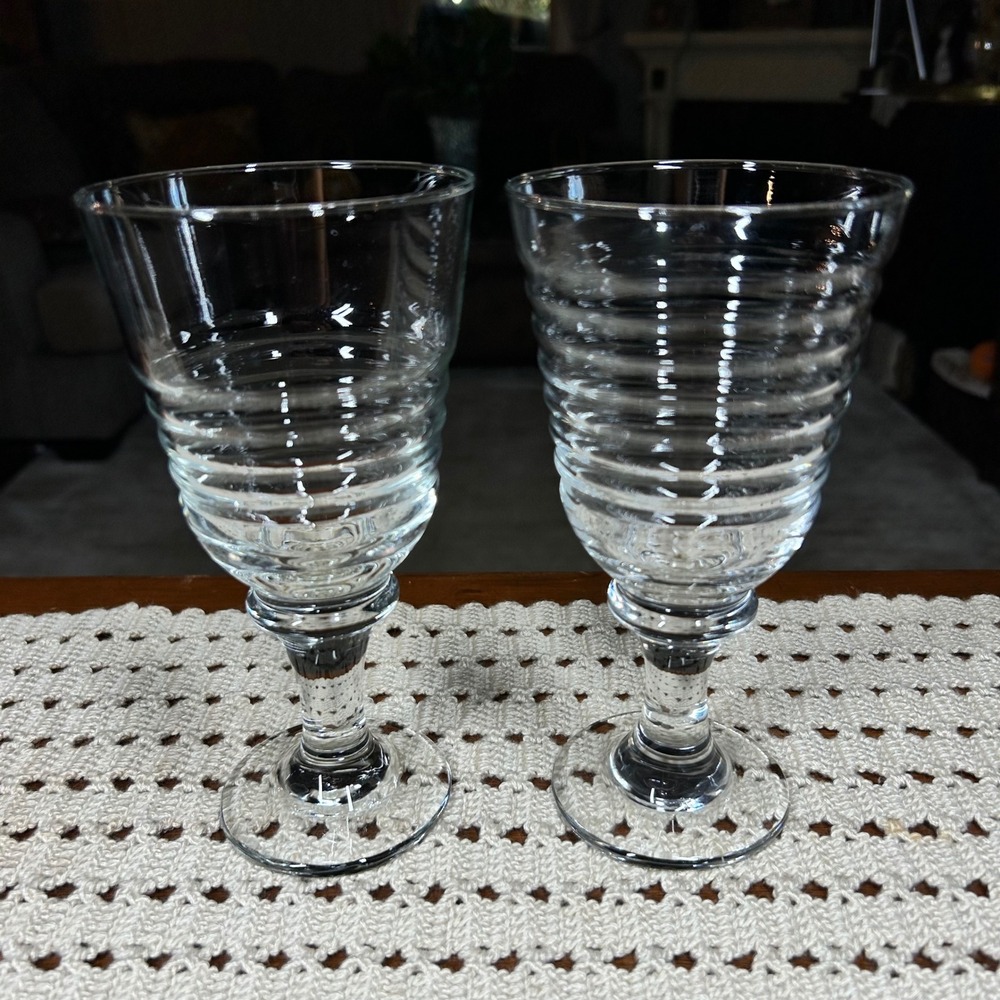 Set of 2 Ribbed Clear Glass Wine Goblets Beehive Texture Stemmed Water Glasses